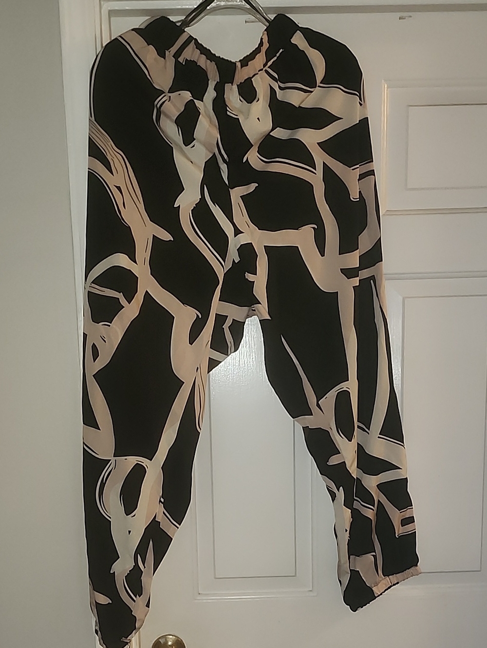 SHEIN Black Pants with Beige Abstract Swirl Print